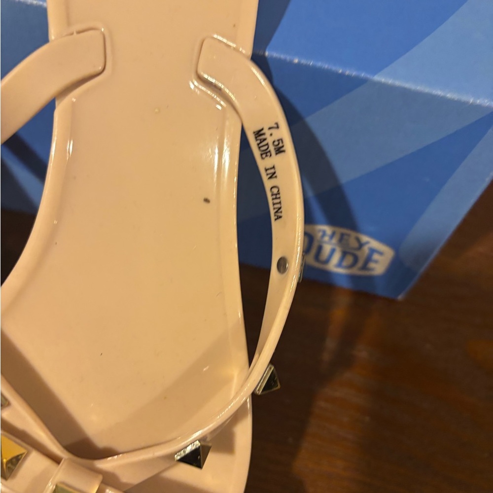 Women's Sandals Steve Madden Beige Gold Studded Flat Sandal - Size 7.5 worn 2x - Picture 4 of 8